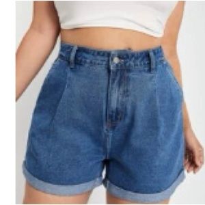 24. NWOT HIGH WAIST DENIM SHORT 1XL